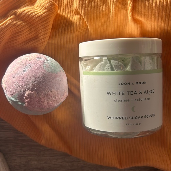 LUSH bath bomb + Whipped SUGAR SOAP scrub + ONE MORE! - Picture 1 of 7